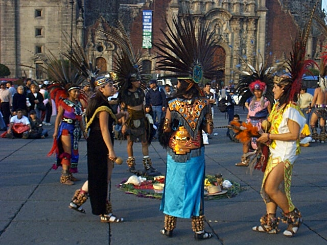 Taenzer auf dem Zocalo.jpg - tänzer auf dem zócalo